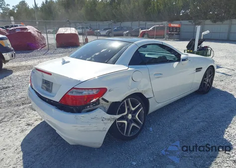 2016 Mercedes-Benz Slk 300 z USA, uszkodzony, nr VIN WDDPK3JA6GF117788